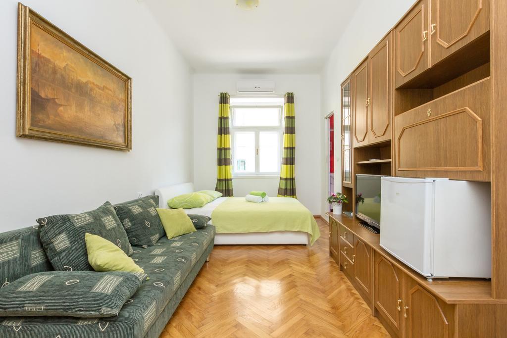 Central Jardin Guest House Split Habitación foto