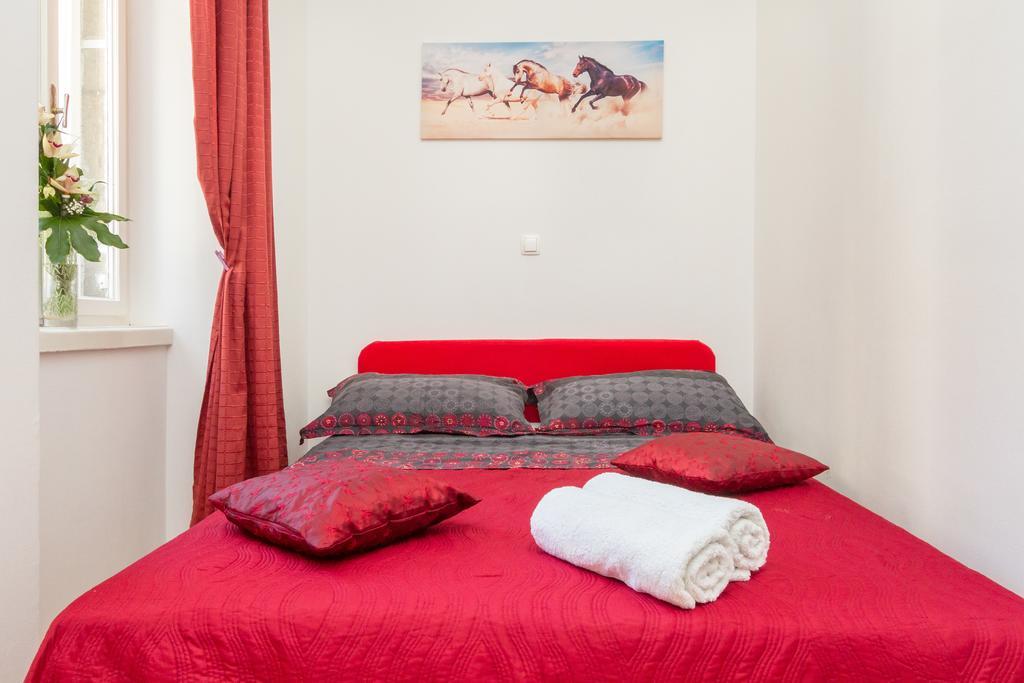 Central Jardin Guest House Split Habitación foto